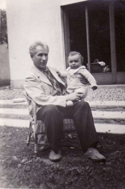 Dimitri Snégaroff et Michel Viel, son petit-fils. Septembre 1946. Archives Snegaroff